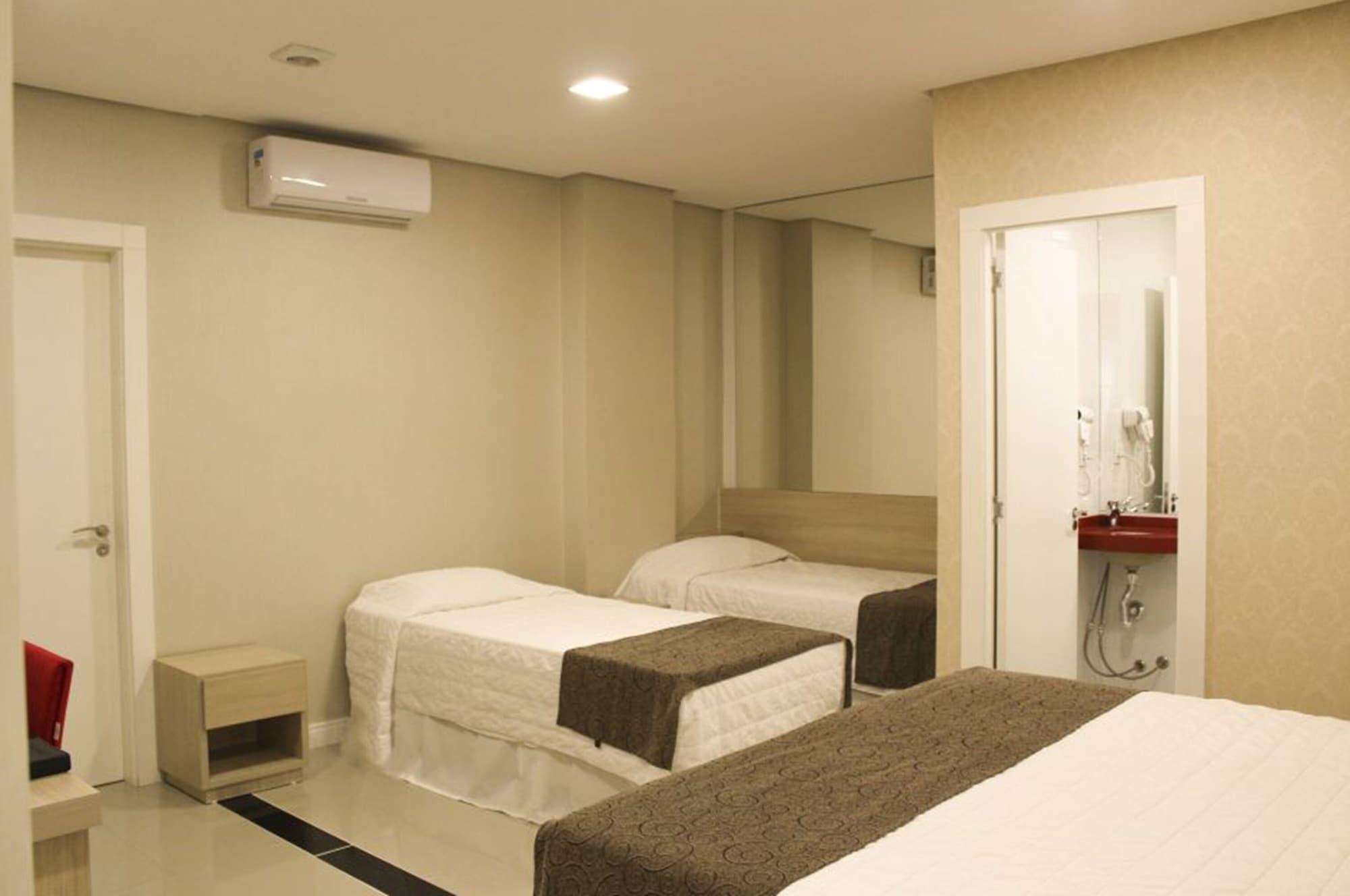 Holiday & Business Hotel - Em Frente Ao Centro De Eventos E Arena Conda Шапеко Экстерьер фото