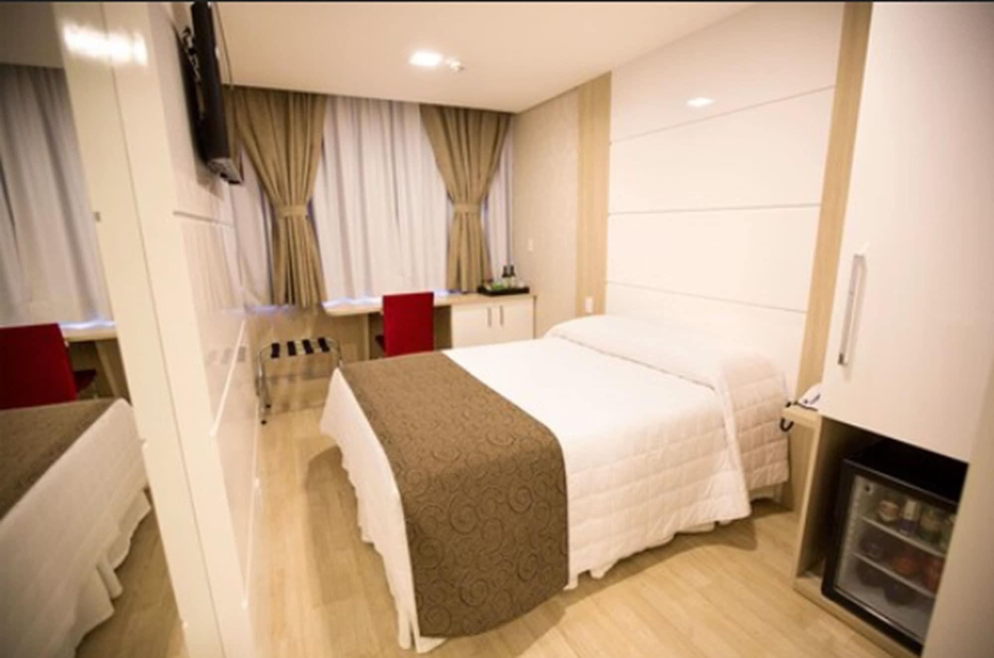 Holiday & Business Hotel - Em Frente Ao Centro De Eventos E Arena Conda Шапеко Экстерьер фото