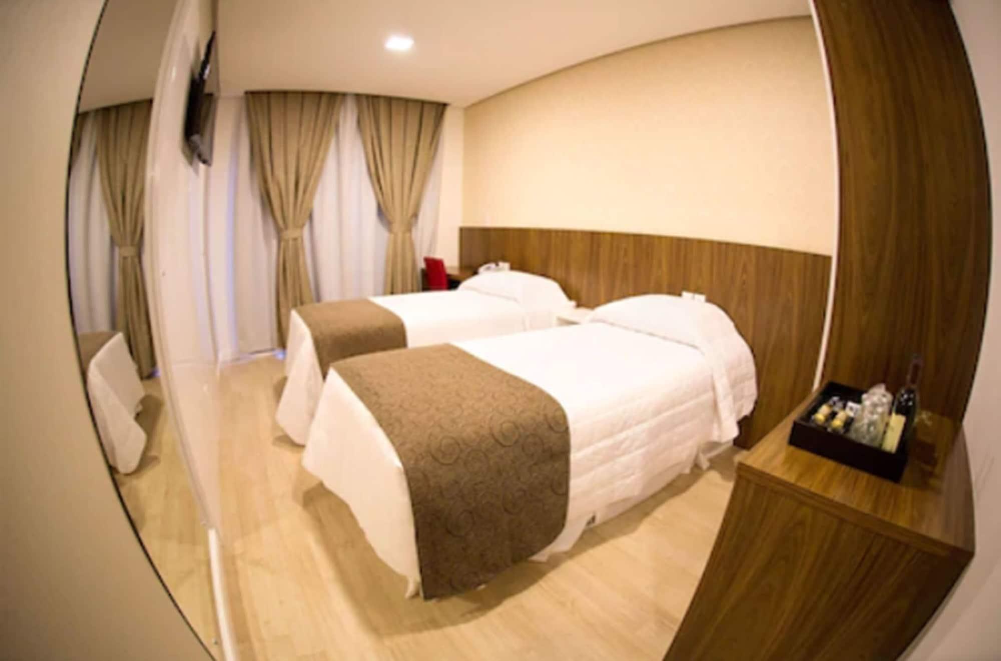 Holiday & Business Hotel - Em Frente Ao Centro De Eventos E Arena Conda Шапеко Экстерьер фото