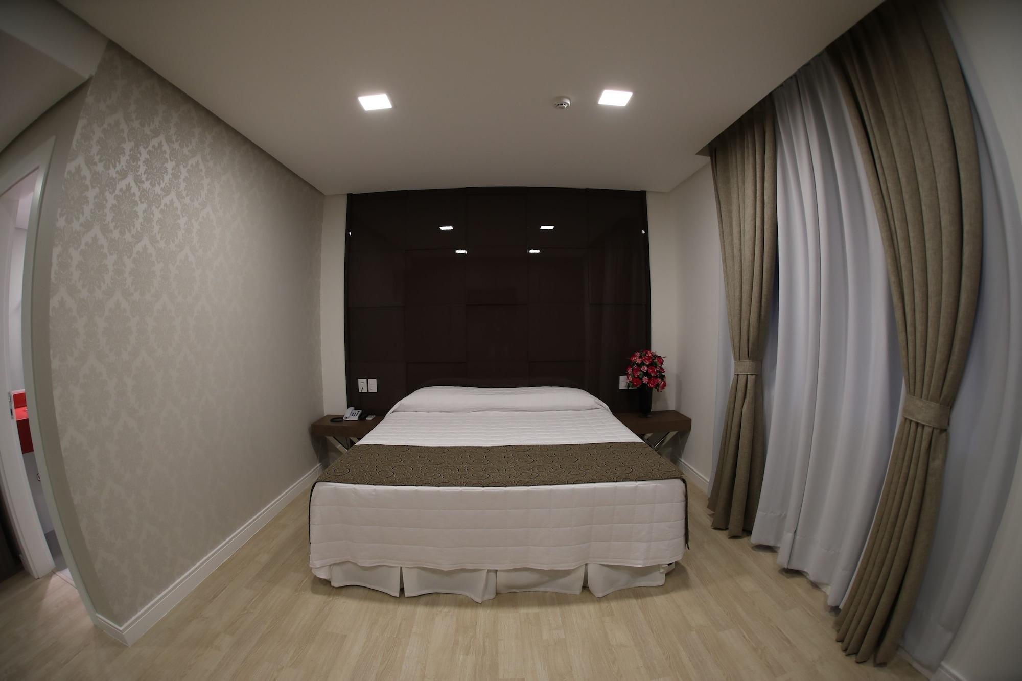 Holiday & Business Hotel - Em Frente Ao Centro De Eventos E Arena Conda Шапеко Экстерьер фото