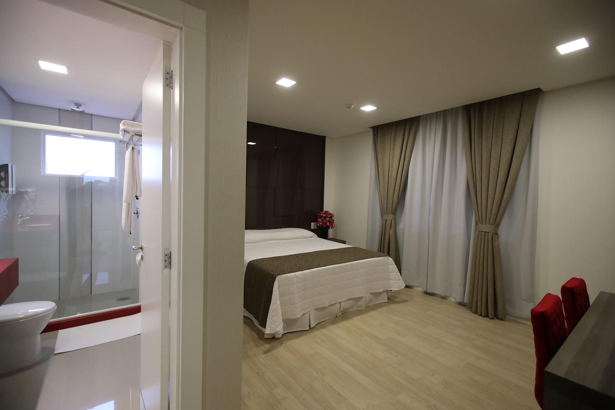 Holiday & Business Hotel - Em Frente Ao Centro De Eventos E Arena Conda Шапеко Экстерьер фото