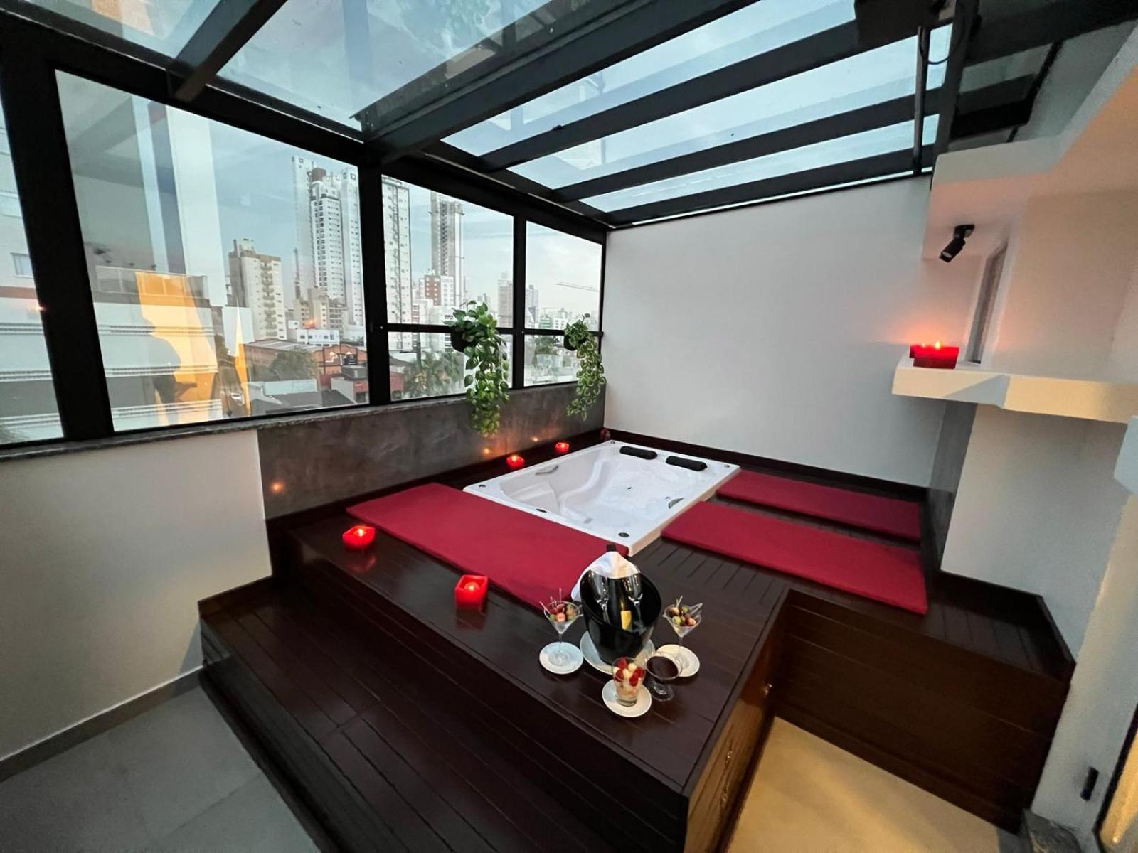 Holiday & Business Hotel - Em Frente Ao Centro De Eventos E Arena Conda Шапеко Экстерьер фото
