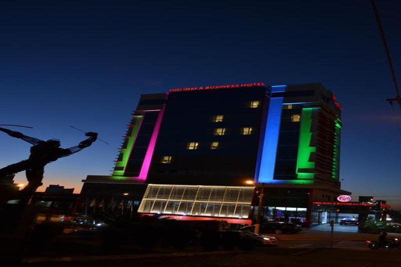 Holiday & Business Hotel - Em Frente Ao Centro De Eventos E Arena Conda Шапеко Экстерьер фото