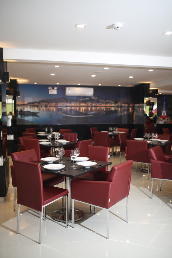 Holiday & Business Hotel - Em Frente Ao Centro De Eventos E Arena Conda Шапеко Экстерьер фото