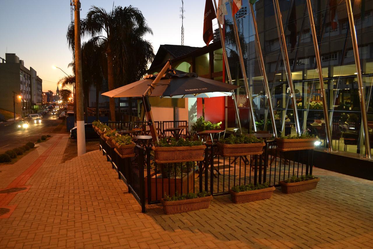Holiday & Business Hotel - Em Frente Ao Centro De Eventos E Arena Conda Шапеко Экстерьер фото