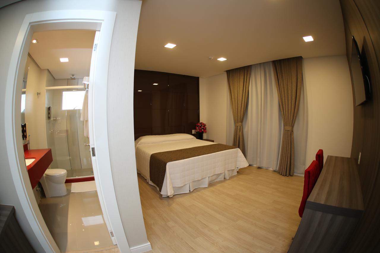 Holiday & Business Hotel - Em Frente Ao Centro De Eventos E Arena Conda Шапеко Экстерьер фото